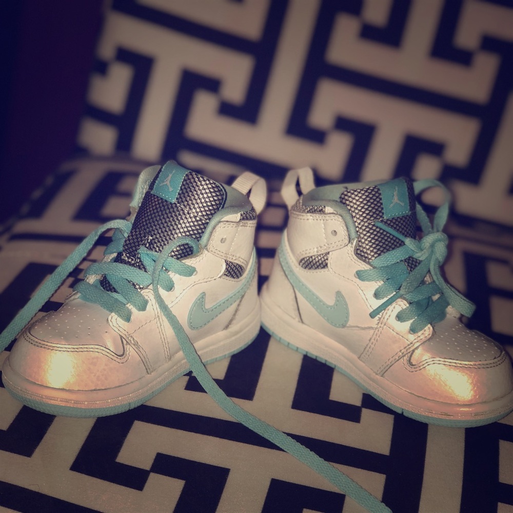 Air Jordan 1 Retro White and Blue 💫